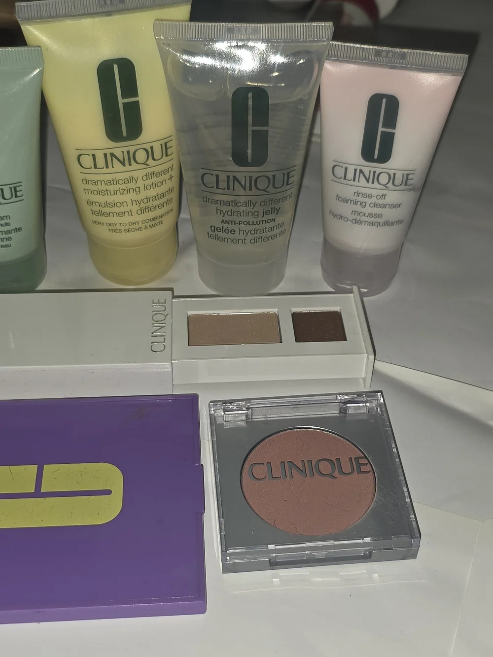 Clinique Blush Compact in Peachy Pink – Hydrating Makeup Essentials